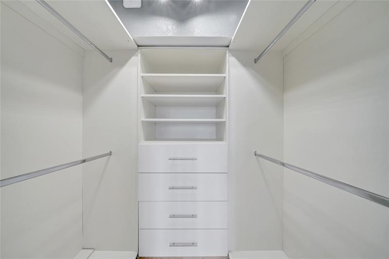 Image 19 of 53 For 1100 Saint Charles Pl  708