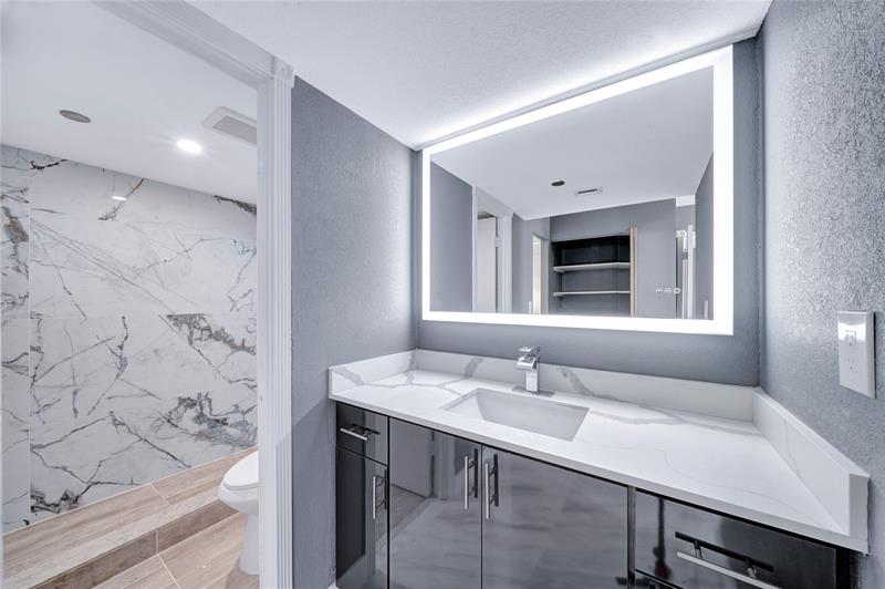 Image 24 of 53 For 1100 Saint Charles Pl  708