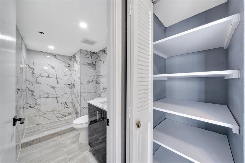 Image 30 of 53 For 1100 Saint Charles Pl  708