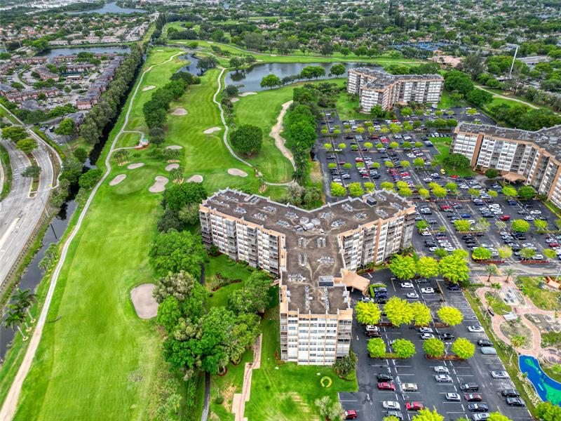 Image 49 of 53 For 1100 Saint Charles Pl  708