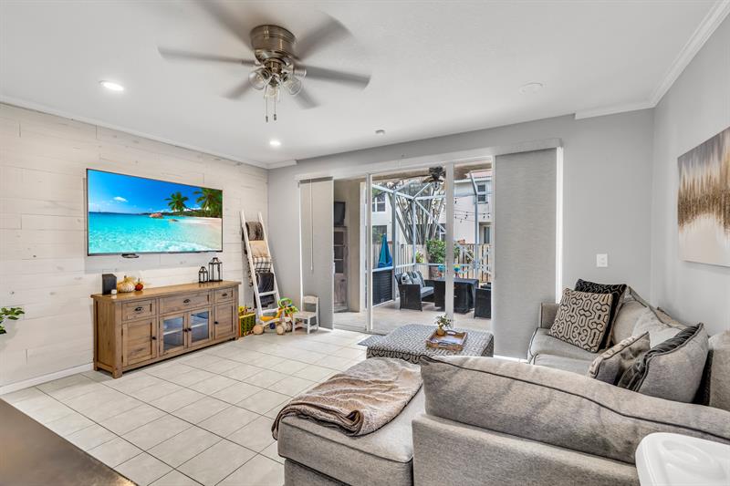 Image 11 of 34 For 9723 Lago Dr  9723