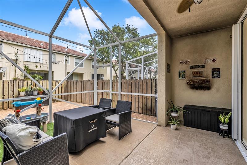 Image 14 of 34 For 9723 Lago Dr  9723