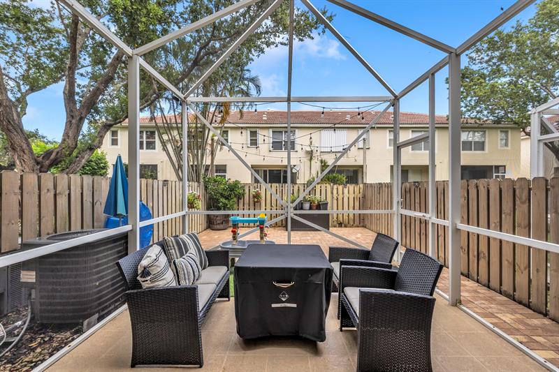 Image 15 of 34 For 9723 Lago Dr  9723