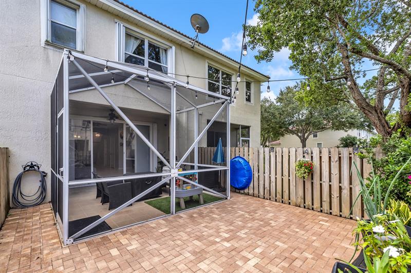 Image 16 of 34 For 9723 Lago Dr  9723