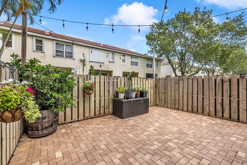 Image 17 of 34 For 9723 Lago Dr  9723