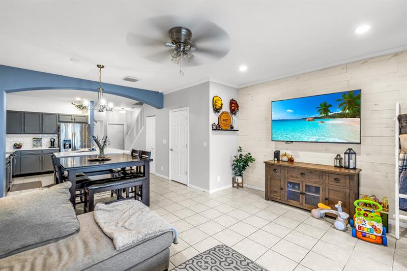 Image 19 of 34 For 9723 Lago Dr  9723