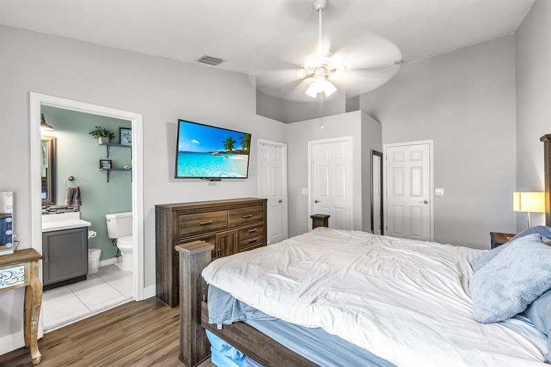 Image 24 of 34 For 9723 Lago Dr  9723