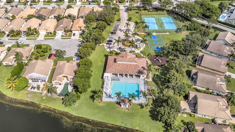 Image 30 of 34 For 9723 Lago Dr  9723