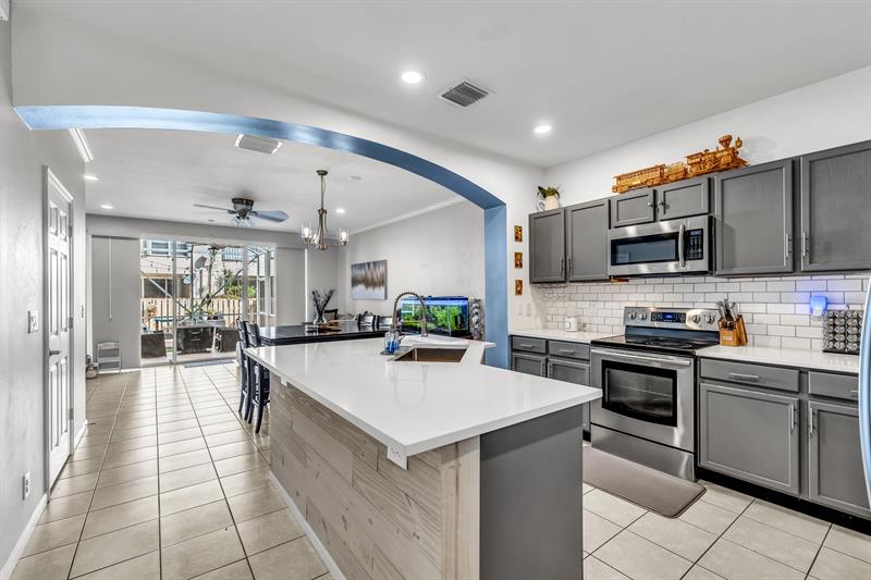 Image 4 of 34 For 9723 Lago Dr  9723