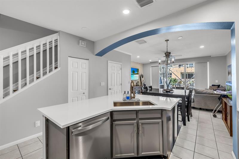 Image 5 of 34 For 9723 Lago Dr  9723