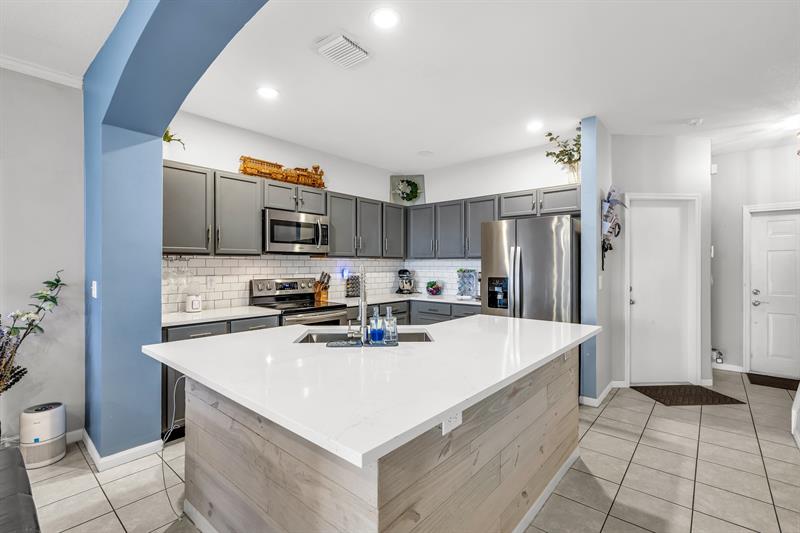 Image 6 of 34 For 9723 Lago Dr  9723