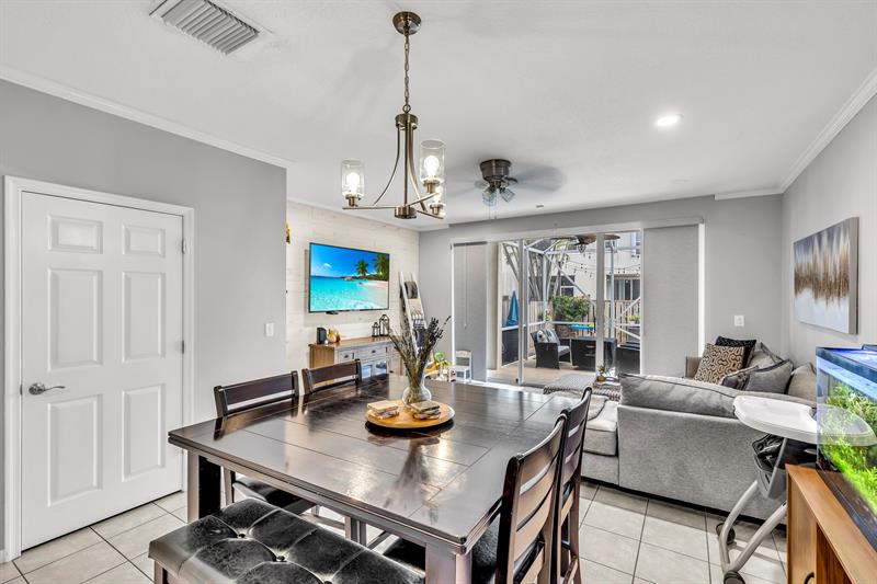 Image 8 of 34 For 9723 Lago Dr  9723