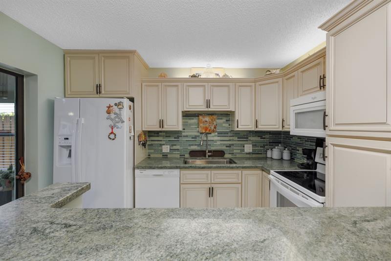 Image 11 of 32 For 6197 Riverboat Dr