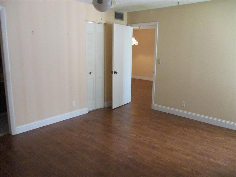 Image 16 of 25 For 8390 Lagos De Campo Blvd  304