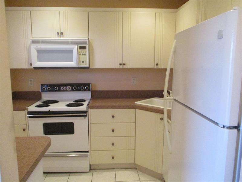 Image 5 of 25 For 8390 Lagos De Campo Blvd  304