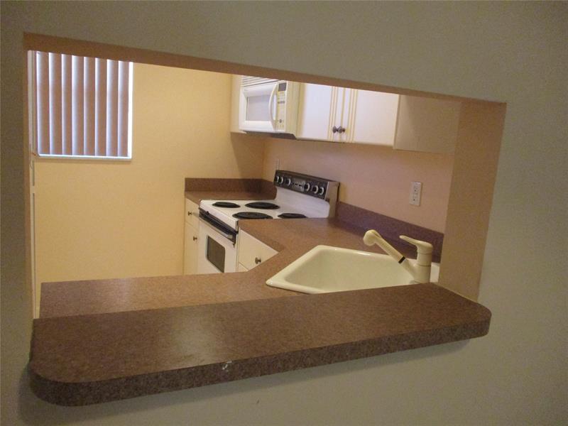 Image 7 of 25 For 8390 Lagos De Campo Blvd  304