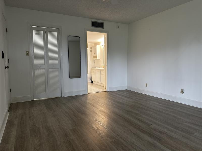 Image 11 of 21 For 6300 2nd Ave  103