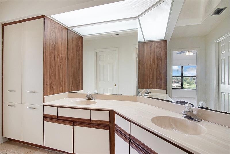 Image 16 of 28 For 6021 Landing Way  7