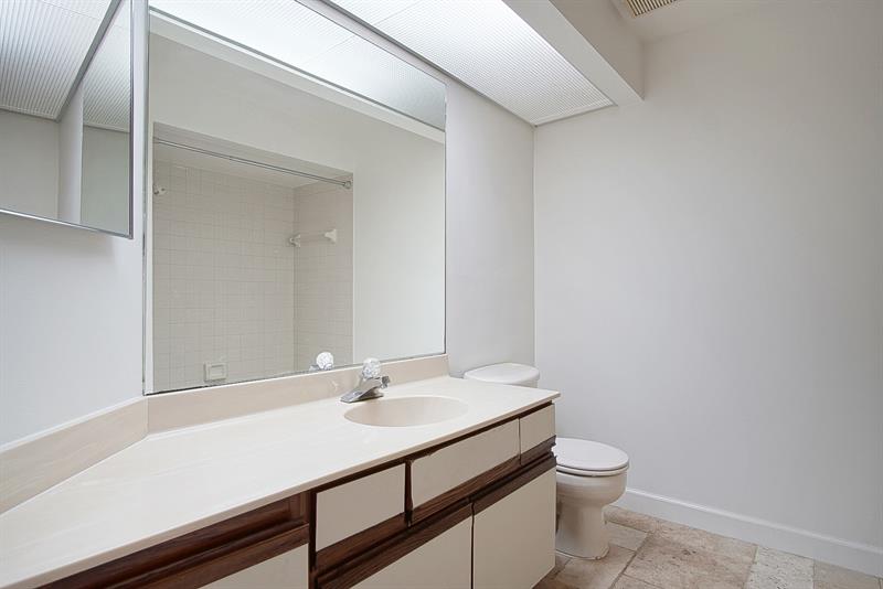 Image 21 of 28 For 6021 Landing Way  7