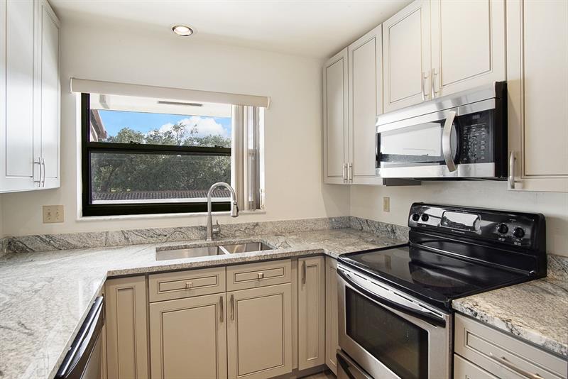 Image 4 of 28 For 6021 Landing Way  7