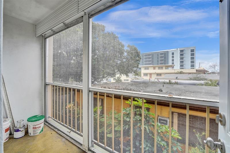 Image 21 of 25 For 2010 Fillmore St  202