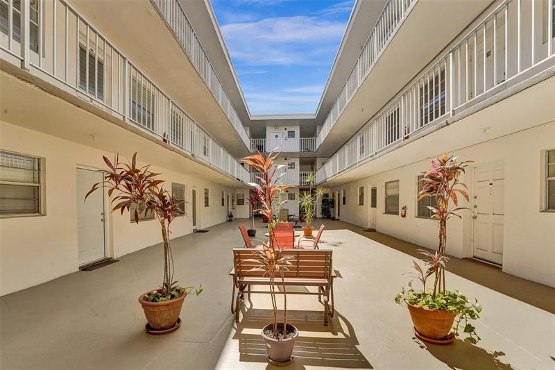 Image 22 of 25 For 2010 Fillmore St  202