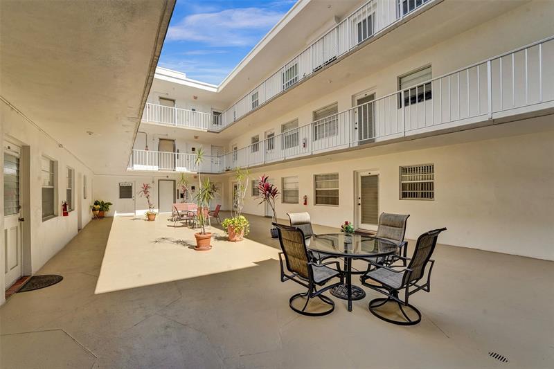 Image 23 of 25 For 2010 Fillmore St  202