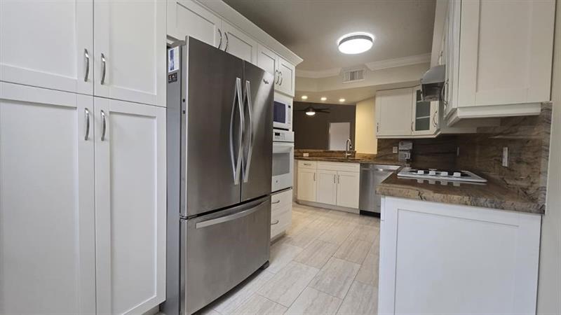 Image 20 of 33 For 8871 Wiles Road  202