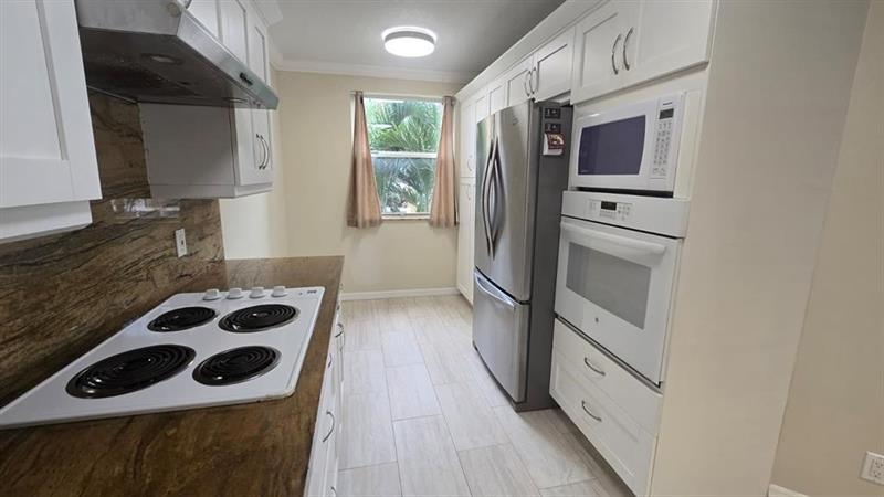 Image 28 of 33 For 8871 Wiles Road  202