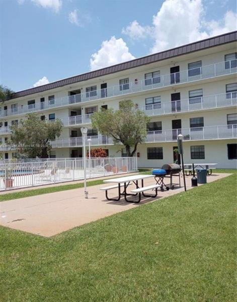 Image 14 of 18 For 500 2nd St  204