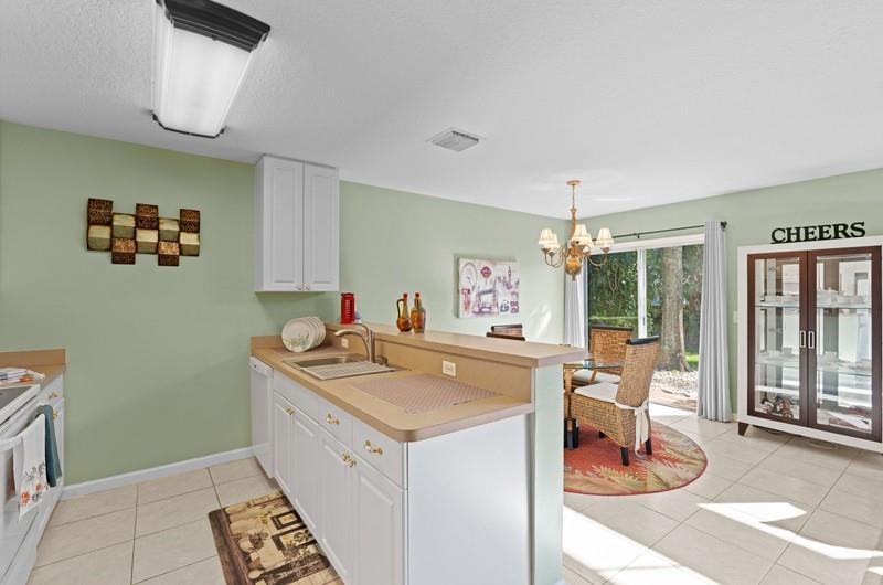 Image 10 of 39 For 12816 Woodmill Dr