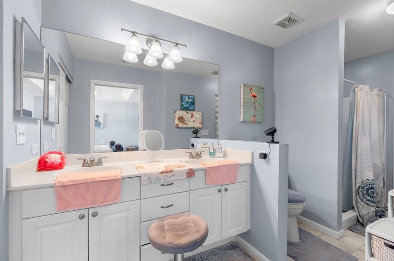 Image 17 of 39 For 12816 Woodmill Dr