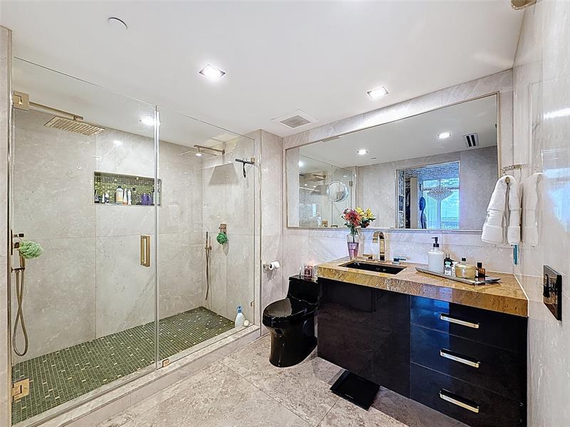 Image 13 of 37 For 1800 Ocean Dr  2709