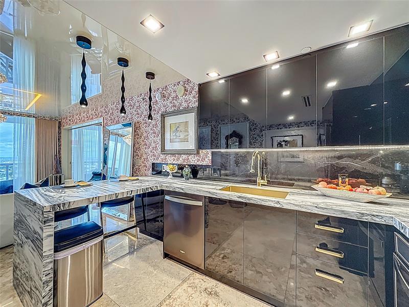 Image 5 of 37 For 1800 Ocean Dr  2709