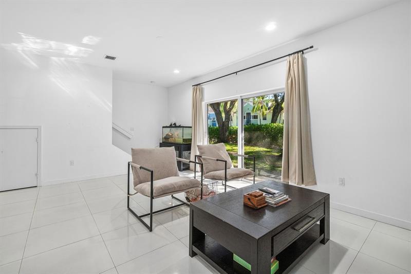 Image 10 of 44 For 1030 Crystal Way  104