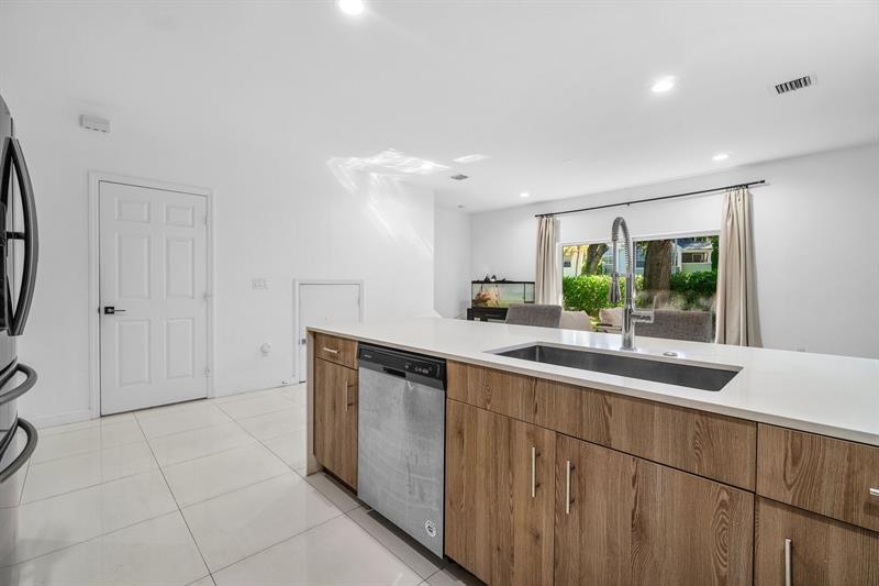 Image 11 of 44 For 1030 Crystal Way  104