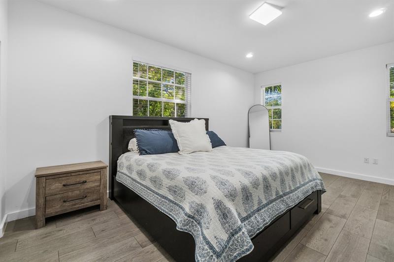 Image 14 of 44 For 1030 Crystal Way  104