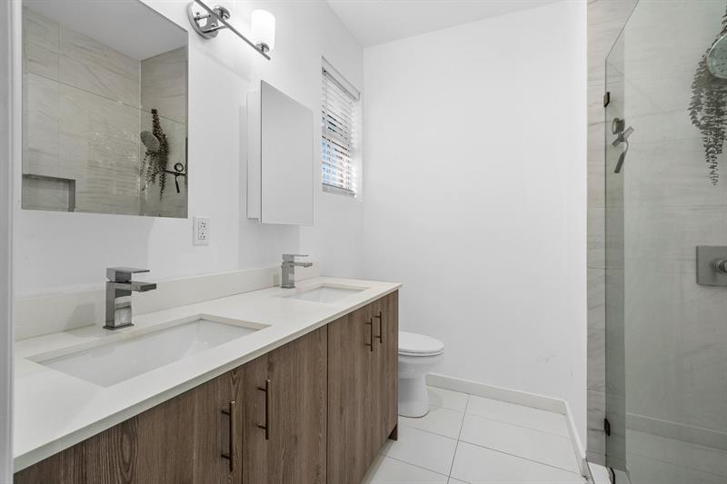 Image 16 of 44 For 1030 Crystal Way  104