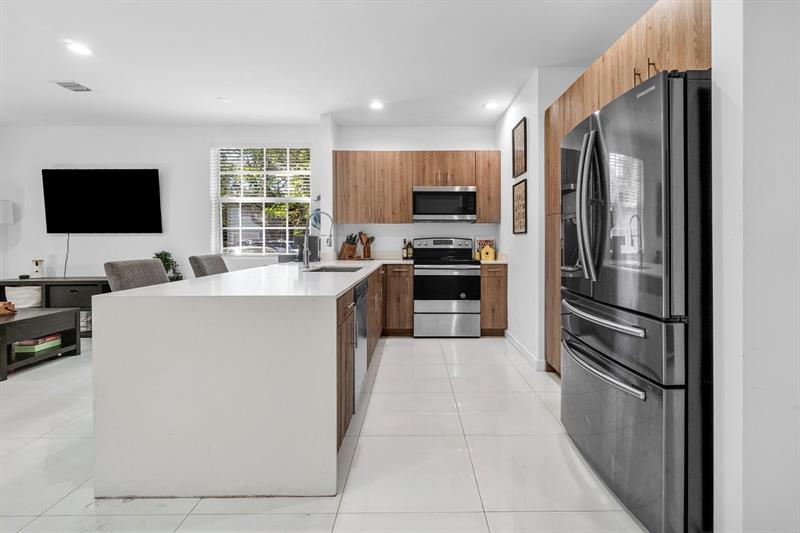 Image 6 of 44 For 1030 Crystal Way  104