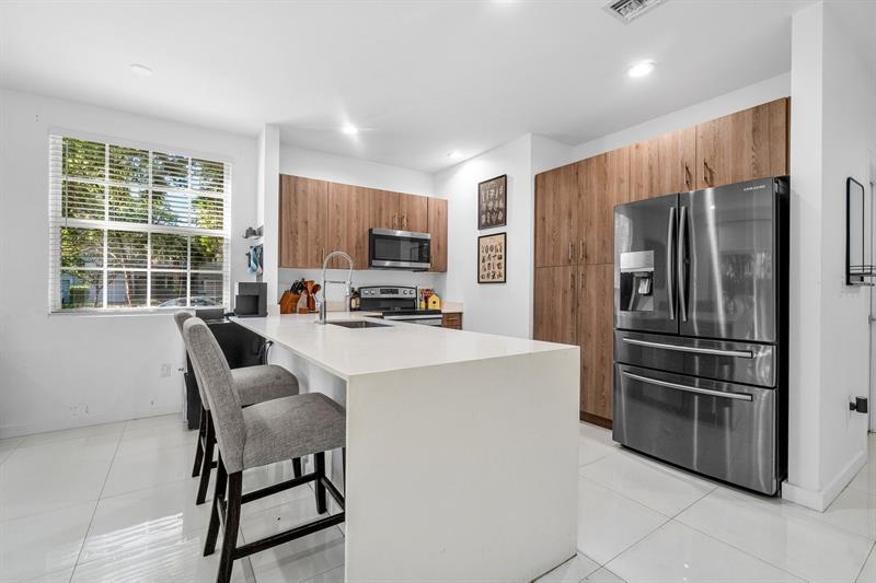 Image 7 of 44 For 1030 Crystal Way  104