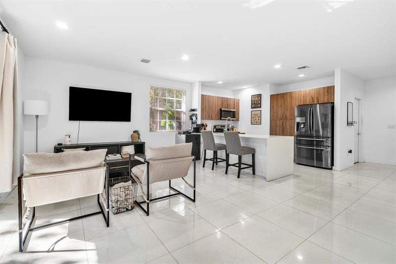 Image 8 of 44 For 1030 Crystal Way  104