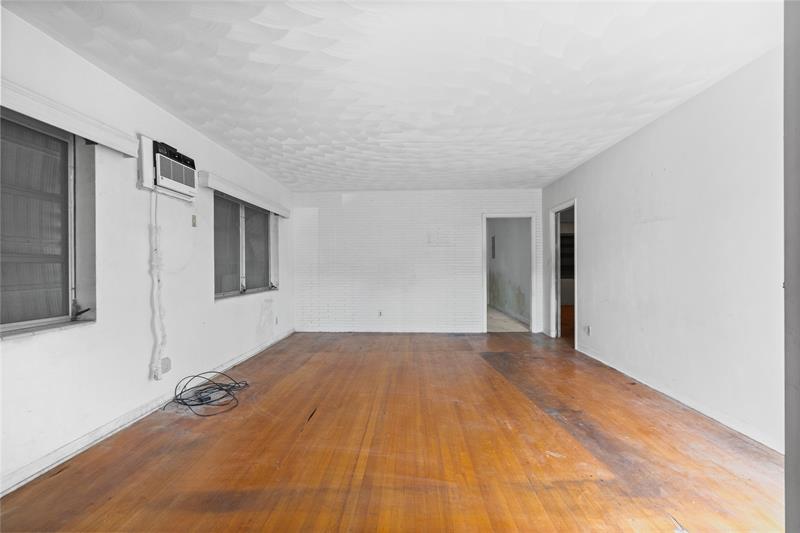 Image 27 of 35 For 23 116th St  