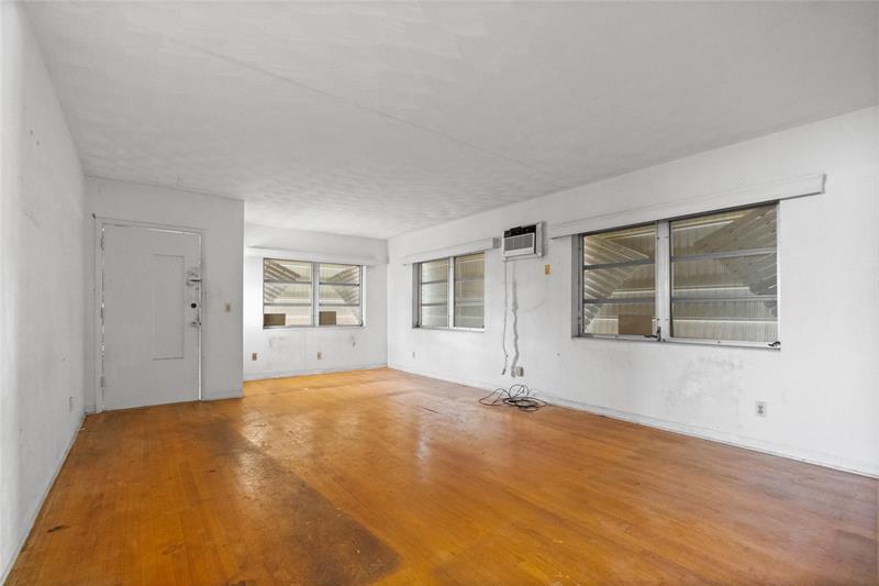 Image 28 of 35 For 23 116th St  