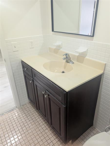 Image 17 of 20 For 5881 16th Pl  224