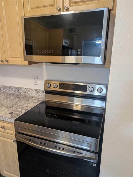 Image 10 of 22 For 5820 17th Pl  108