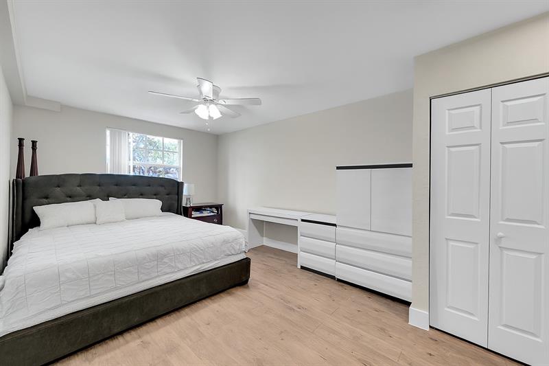 Image 12 of 47 For 2841 Oakland Forest Dr  106