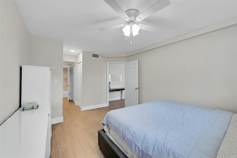 Image 13 of 47 For 2841 Oakland Forest Dr  106