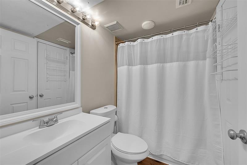 Image 18 of 47 For 2841 Oakland Forest Dr  106