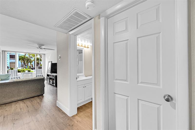 Image 19 of 47 For 2841 Oakland Forest Dr  106