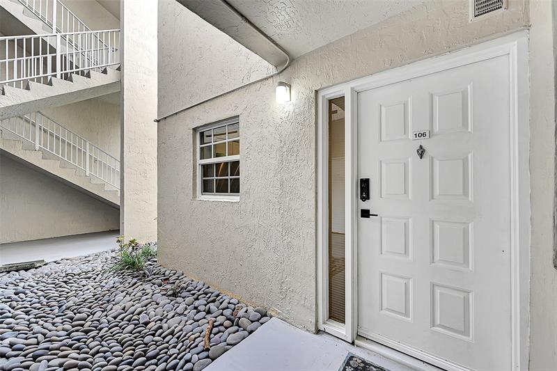 Image 20 of 47 For 2841 Oakland Forest Dr  106